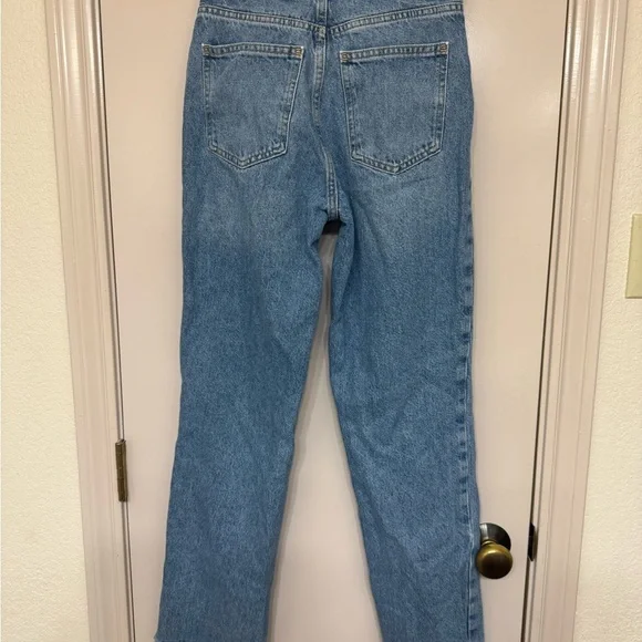 Zara Classic Blue Jeans with Button Detail - Picture 2 of 4